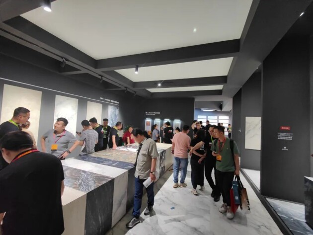 圆满落幕 狮王瓷砖震撼亮相佛山陶博会实力出圈再创品牌人气新高峰！(图2)