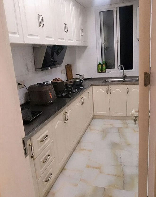 38万全屋瓷砖装修地面瓷砖风格独特引争议审美差异谁之过？(图4)