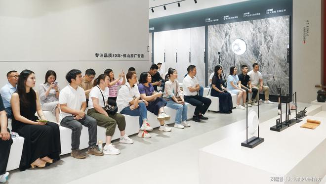 亿博体育官网入口app能强瓷砖“极致理石”新品重磅发布 引领自然家装新潮！(图4)